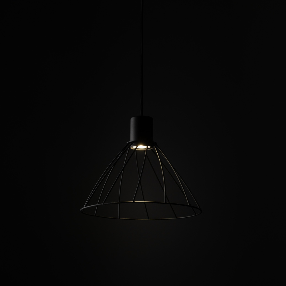 MODESTO BLACK LAMPA WISZACA 1